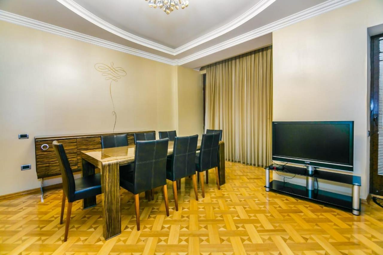 Vip Apartment Number One Baku Extérieur photo